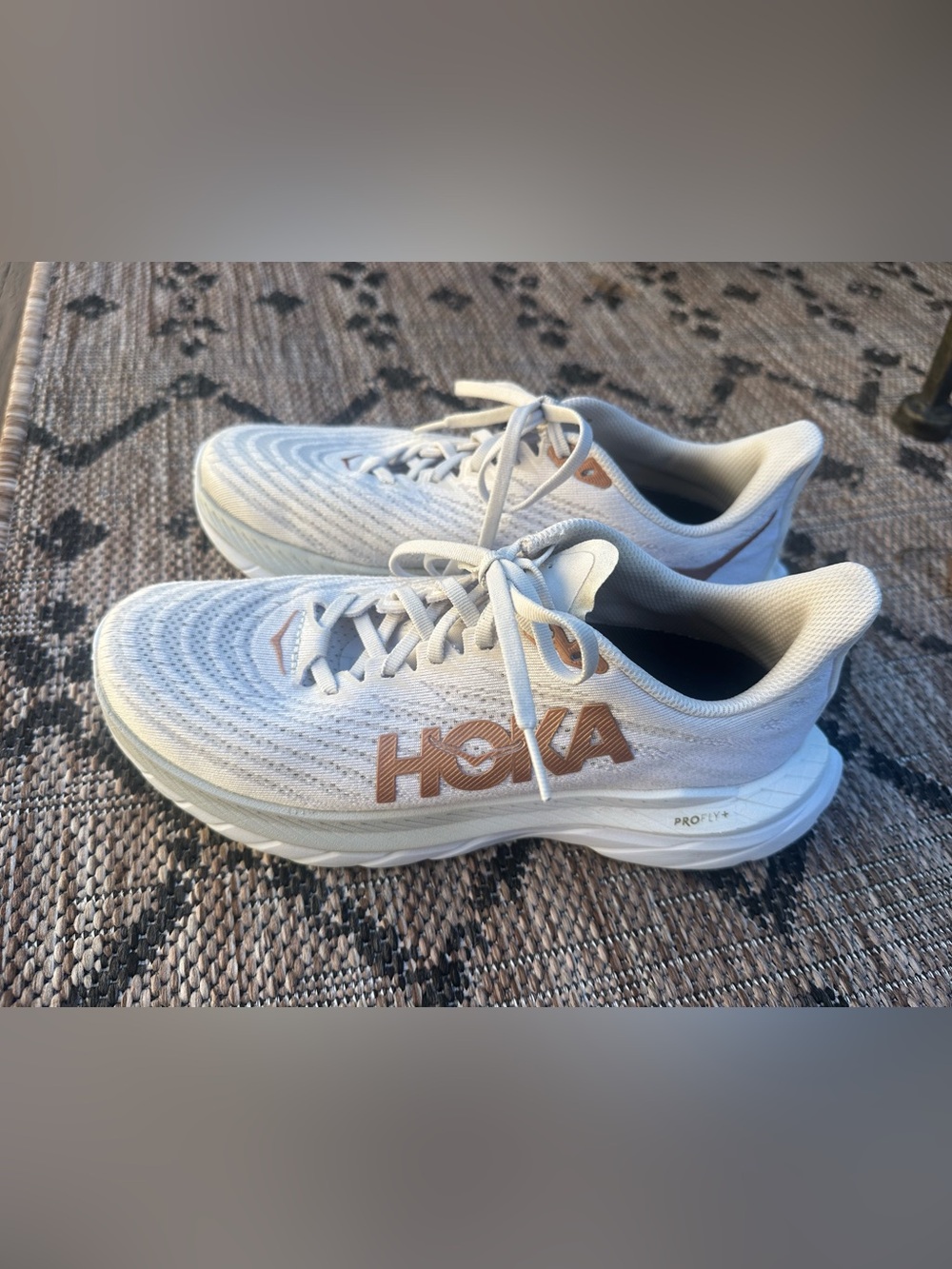 Hoka Mach 5 Women's White Athletic Sneakers with Rose Gold Logo size 8